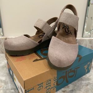 OTBT Roadie Comfortable Low-Wedge Platform Sandal | Size 8M